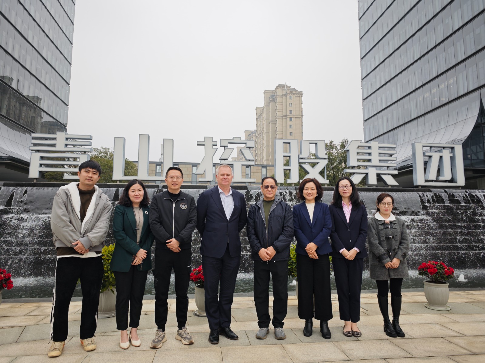 标准银行代表团到访鼎森控股 共促津巴布韦合作